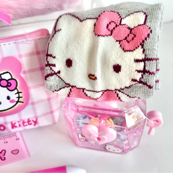 💝(HK346) Hello Kitty Adorable 9-Piece Mini Fun Bundle! - Picture 4 of 7